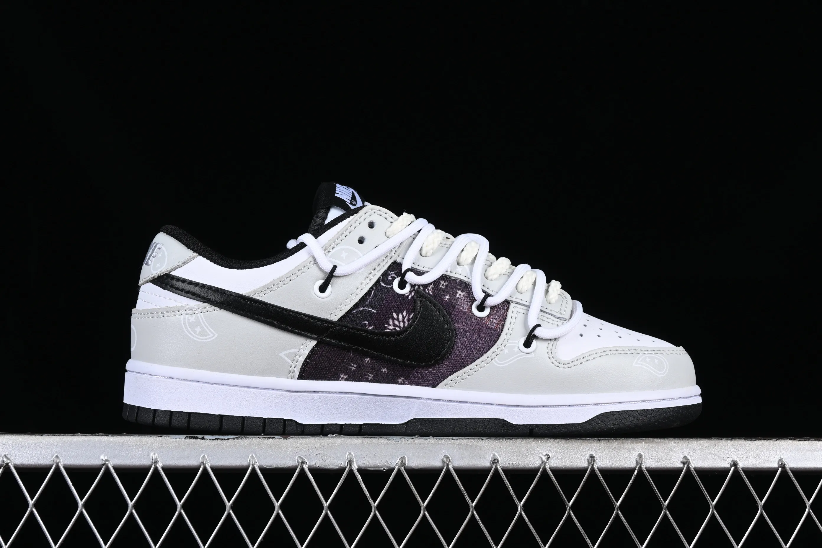 All categories Nk SB Dunk series Nk SB Dunk Low low-top sneakers Nk Dunk Low Panda Prank-Love Cashew Flower SB strap casual sneakers DJ6188-002
